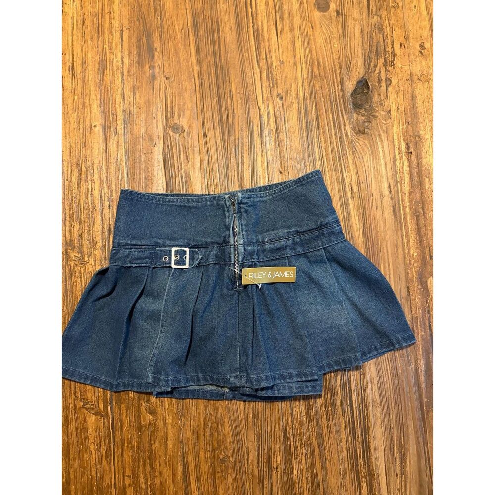 Riley & James Y2K Pleated Denim Mini Skirt Blue Dark Wash Buckle Size XS NWT